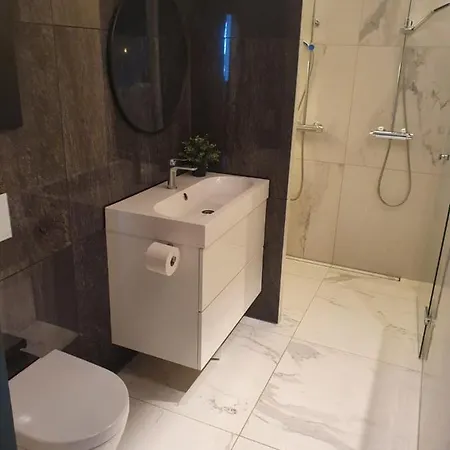 Spacious And Kid Friendly With Garden Vila Stange
