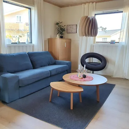 Βίλα Spacious And Kid Friendly With Garden