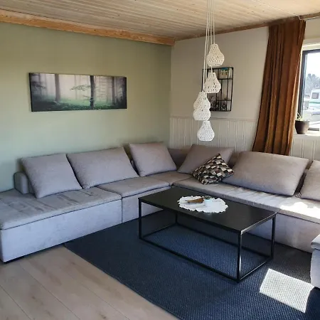 Βίλα Spacious And Kid Friendly With Garden Stange