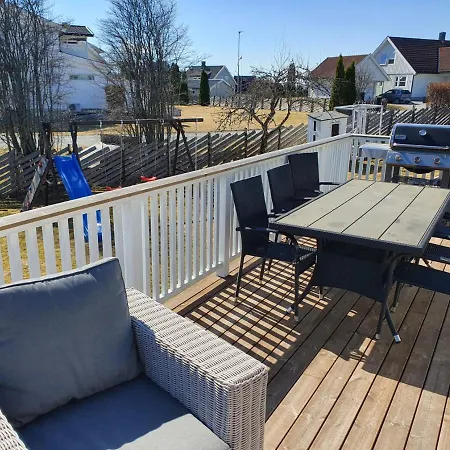 Spacious And Kid Friendly With Garden Vila Stange