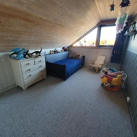 Spacious And Kid Friendly With Garden Stange